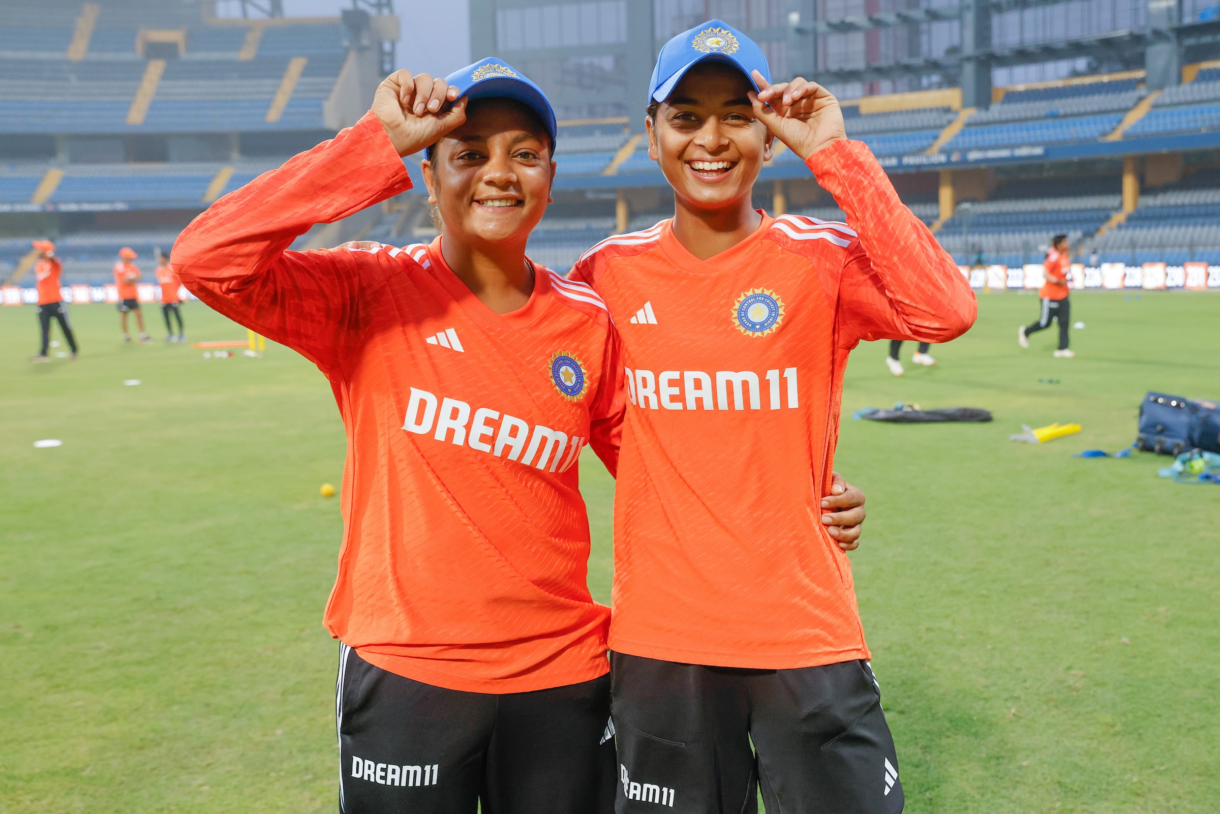 Indian Women Cricket Team: Saika Ishaque                                                                           का कोलकाता की बस्तियों से देश की क्रिकेट टीम तक का सफर ।